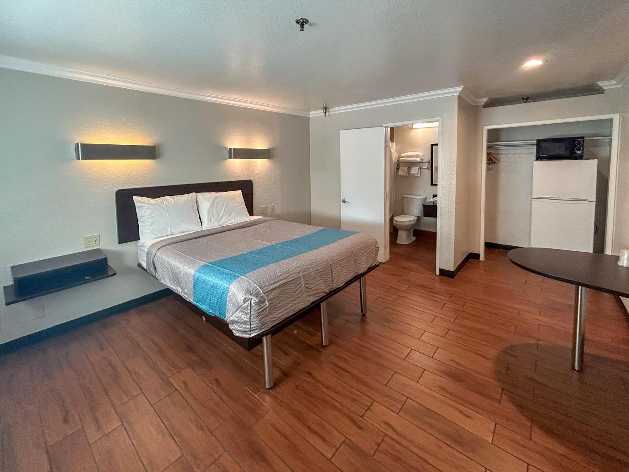 Motel 6 Ontario Ca Convention Center Airport Екстериор снимка