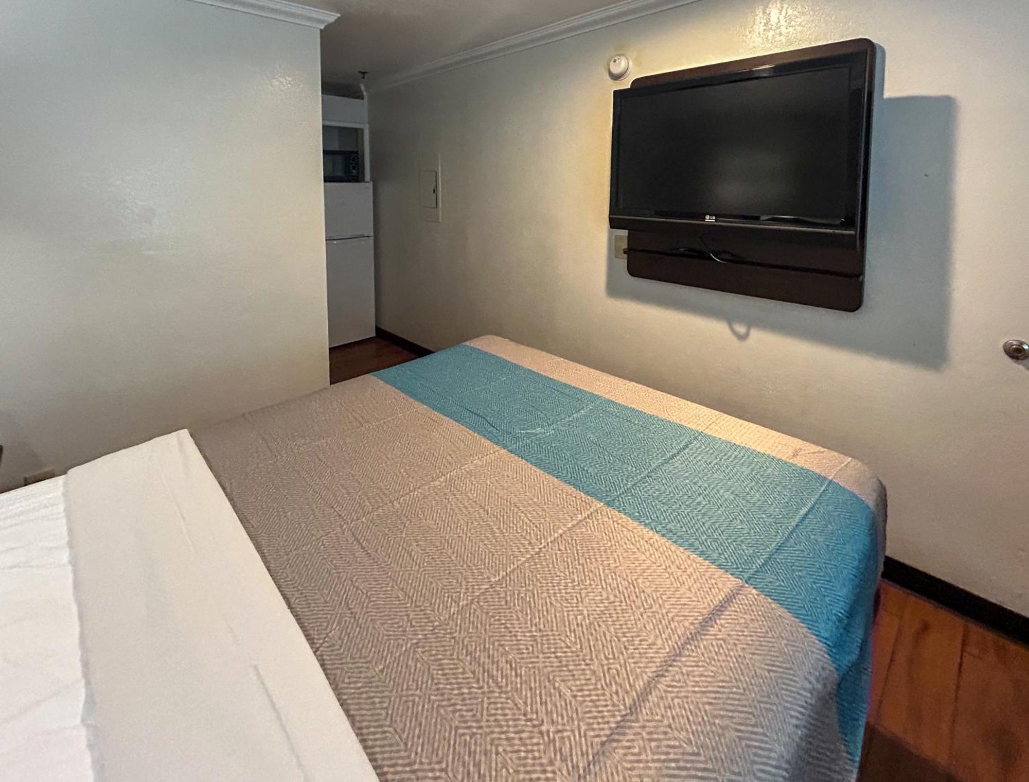 Motel 6 Ontario Ca Convention Center Airport Екстериор снимка