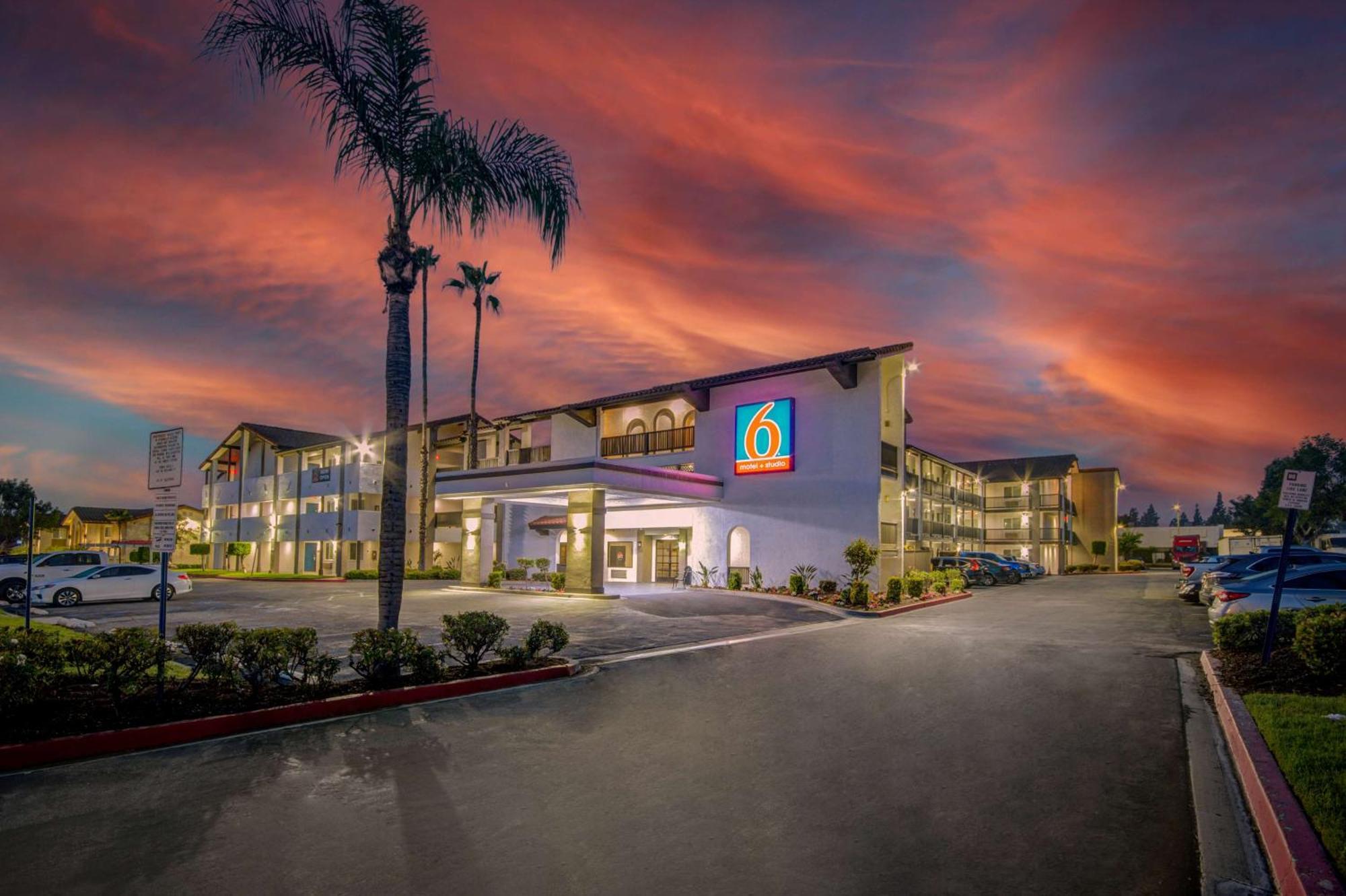 Motel 6 Ontario Ca Convention Center Airport Екстериор снимка